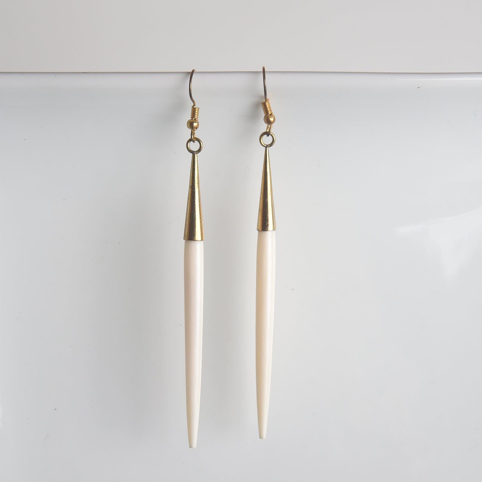 Maayo (Sophisticated) Elongated Horn Earrings